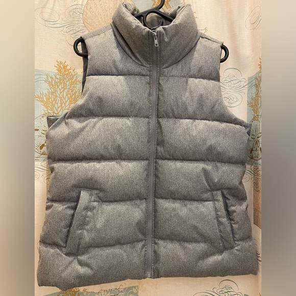 Old Navy Jackets & Blazers - Old Navy Gray  Womens Puffer Vest Zip Pockets Fall Fashion Weather Lg Snap EUC